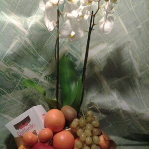 Kosz delikatesowy z orchideą